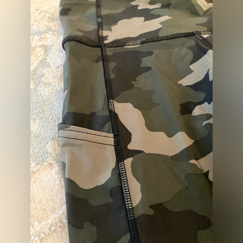 Lululemon size 4 Camo Leggings